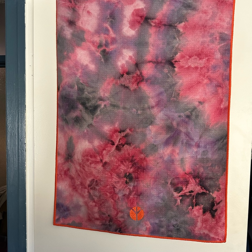 Abstract Tie-Dye yogitoes Manduka yoga towel